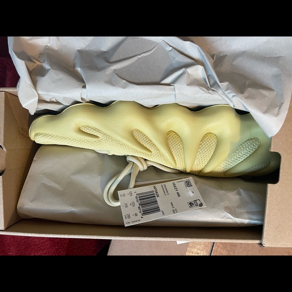 Yeezy 450 sulfur size 13 new in the box